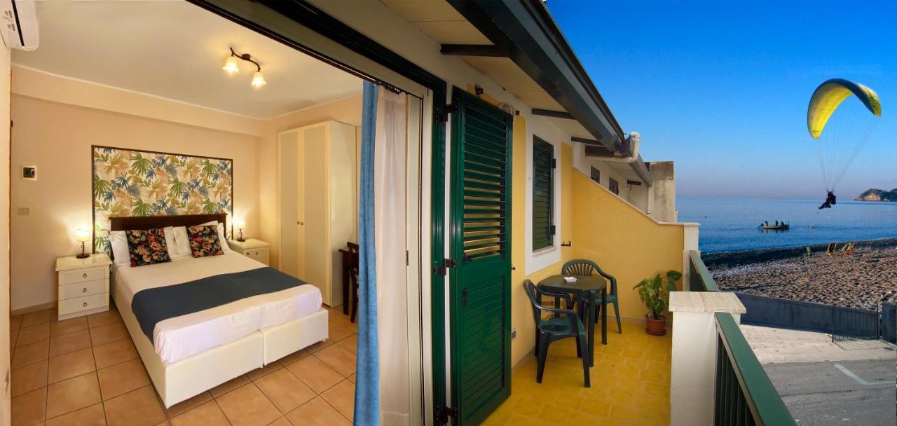 Casa Famiani Bed & Breakfast Letojanni Exterior foto
